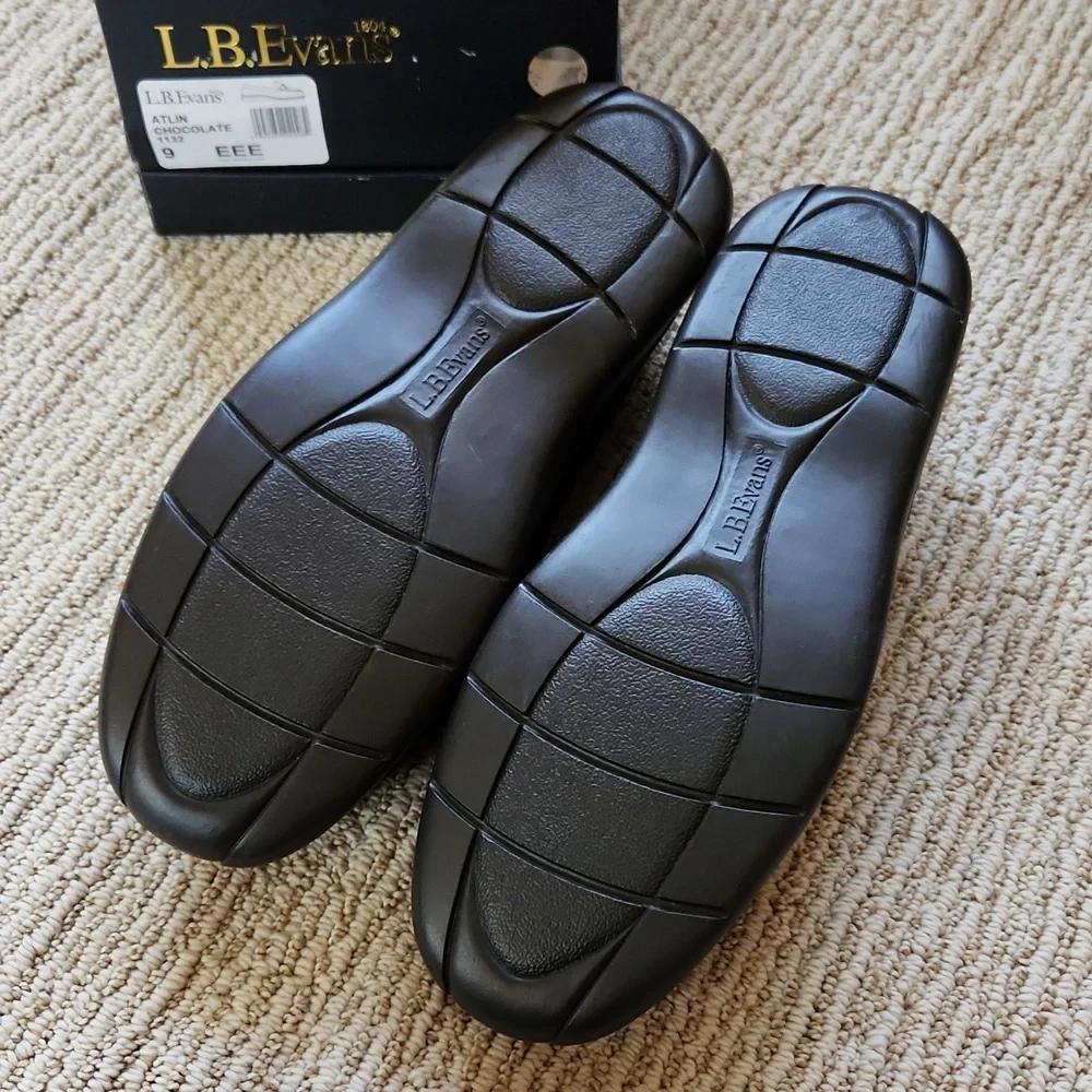 L.B. Evans Atlin Slipper 9EEE New in Box Chocolate - Picture 3 of 7